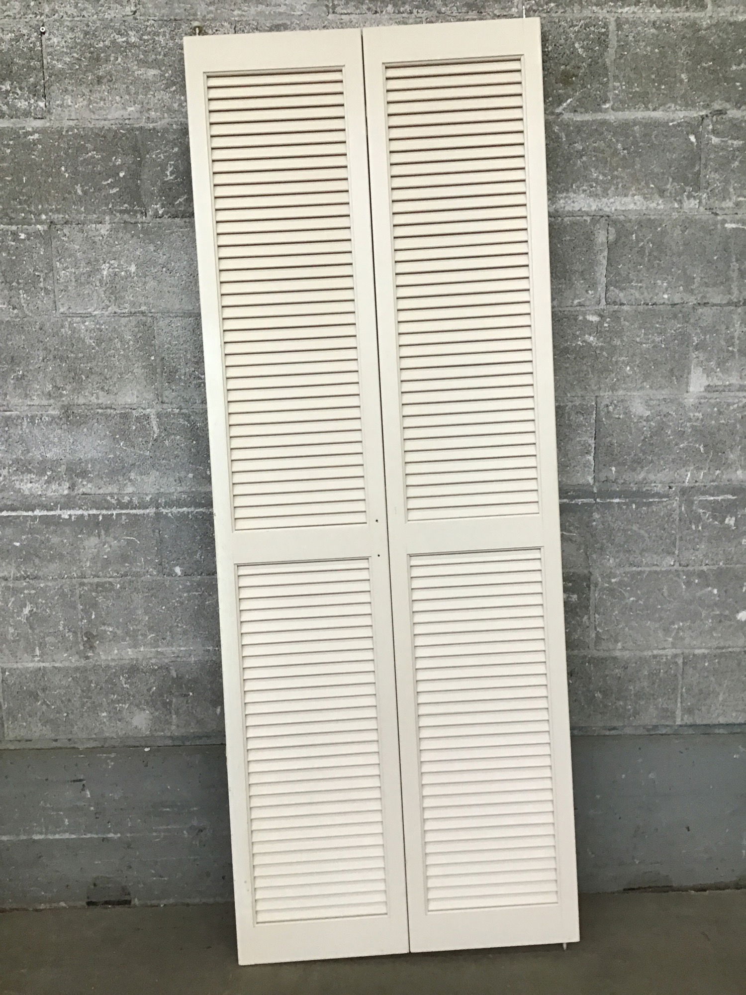 30″ Louvered BiFold Door Second Use Building Materials and Salvage