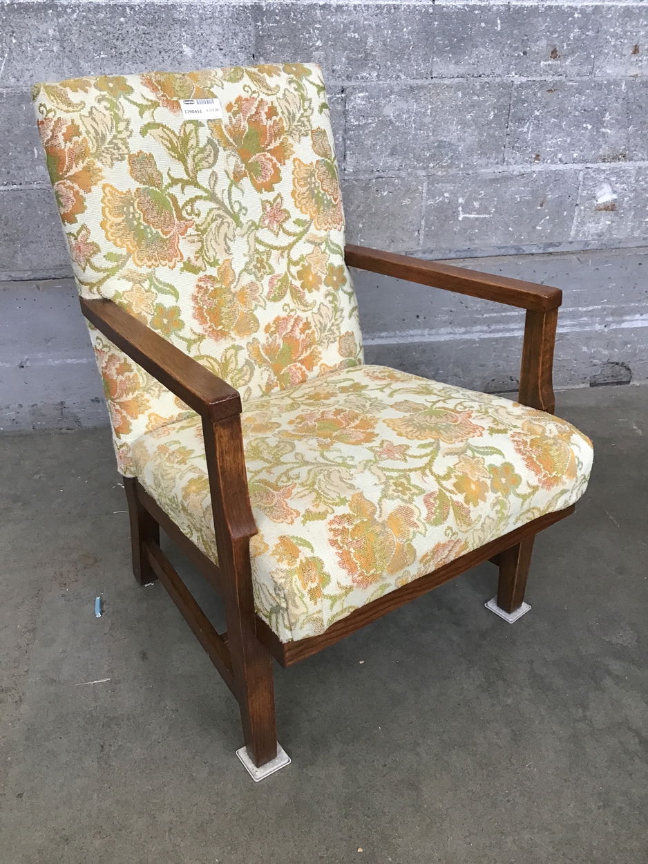 Vint. Groovy MCM Armchair (Seattle)
